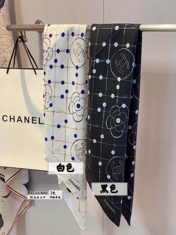 Chanel silk scarf 90X90cm E27